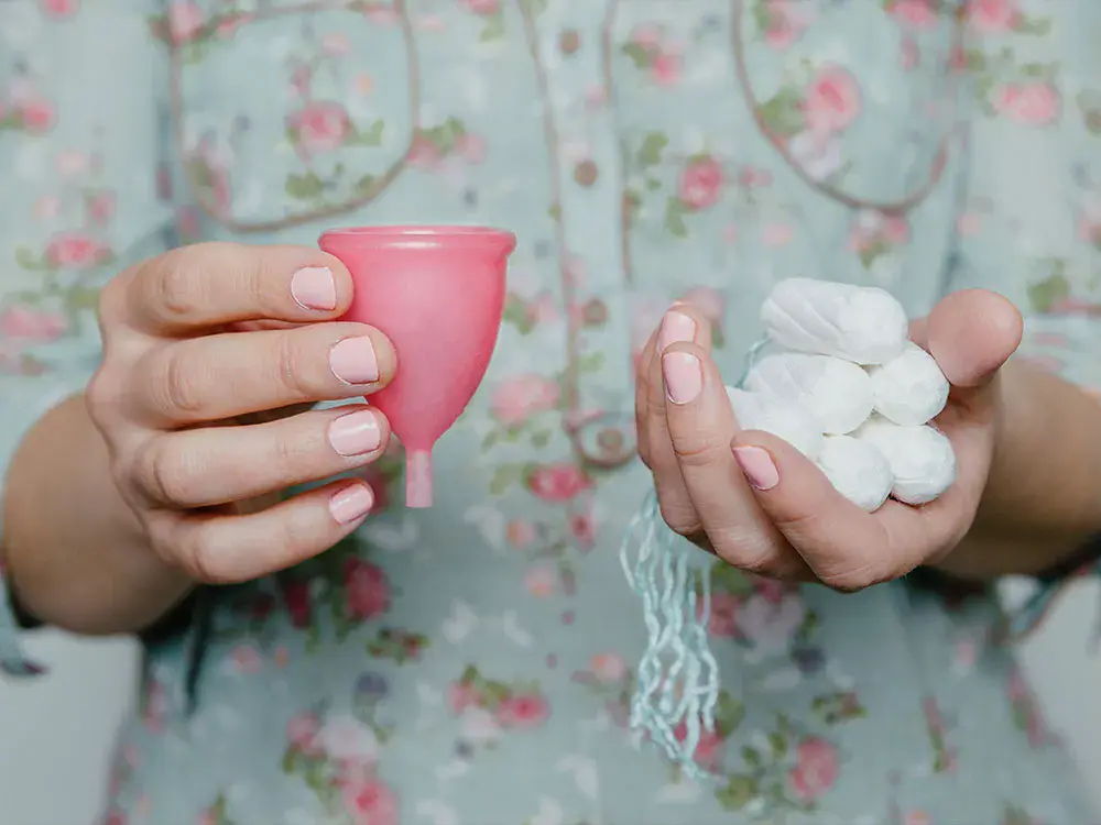 Die Menstruationstasse gehört inzwischen zu Pias liebsten Reiseutensilien.