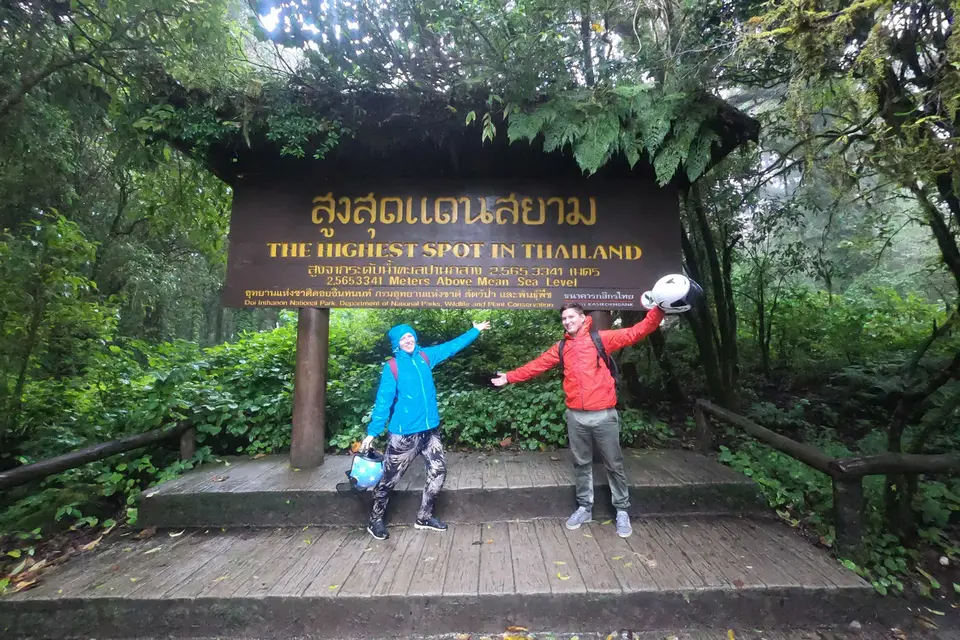 Im Norden warten viele Abenteuer auf dich, zum Beispiel eine Fahrt mit dem Roller zum höchsten Punkt in Thailand.
